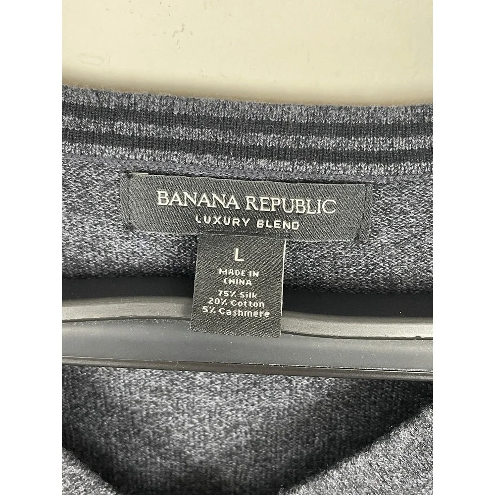 Banana Republic Luxury Blend Sweater Mens Large V-Neck Silk Cashmere Blend